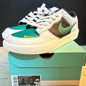 Nike SB Force 58 Premium - Light Bone/Chlorophyll - Size 9.5 (Mens)
